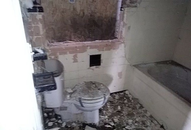 10741 E Outer Drive second floor 6.jpg